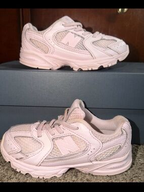 New Balance little Kids Light Pink Mesh & Leather Sneakers size 10